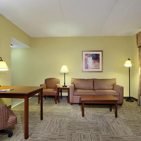 Hampton Inn & Suites Madisonville Bagian luar foto