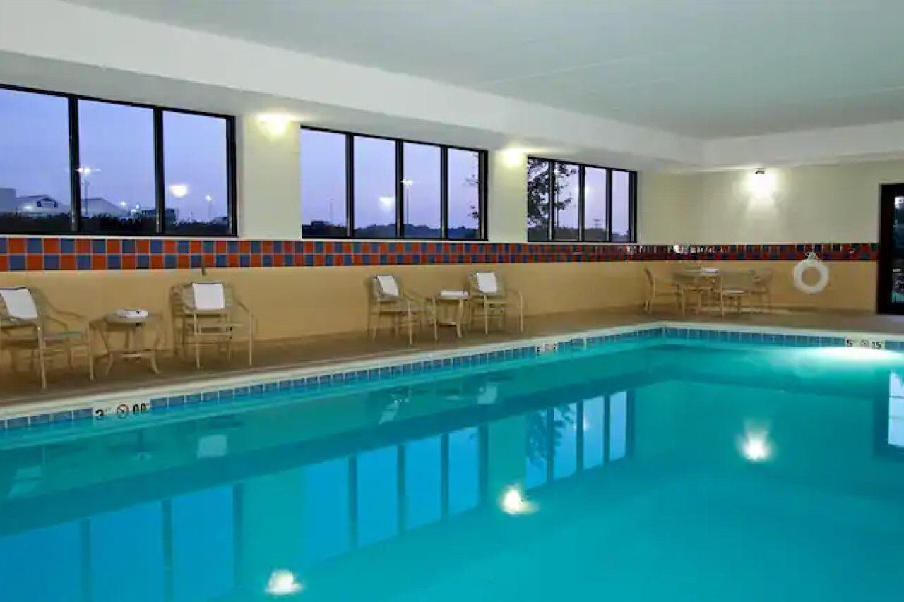 Hampton Inn & Suites Madisonville Bagian luar foto