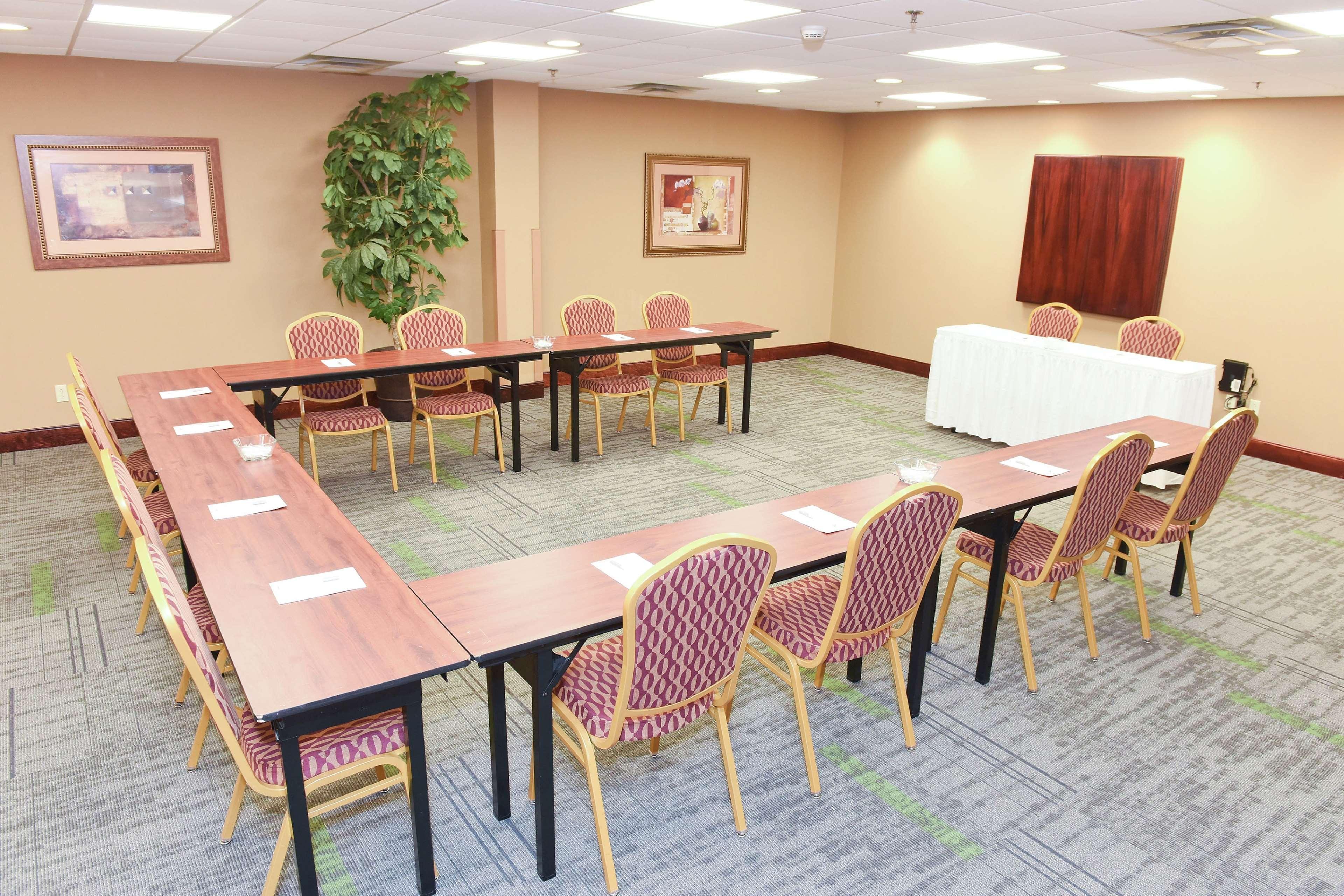 Hampton Inn & Suites Madisonville Bagian luar foto