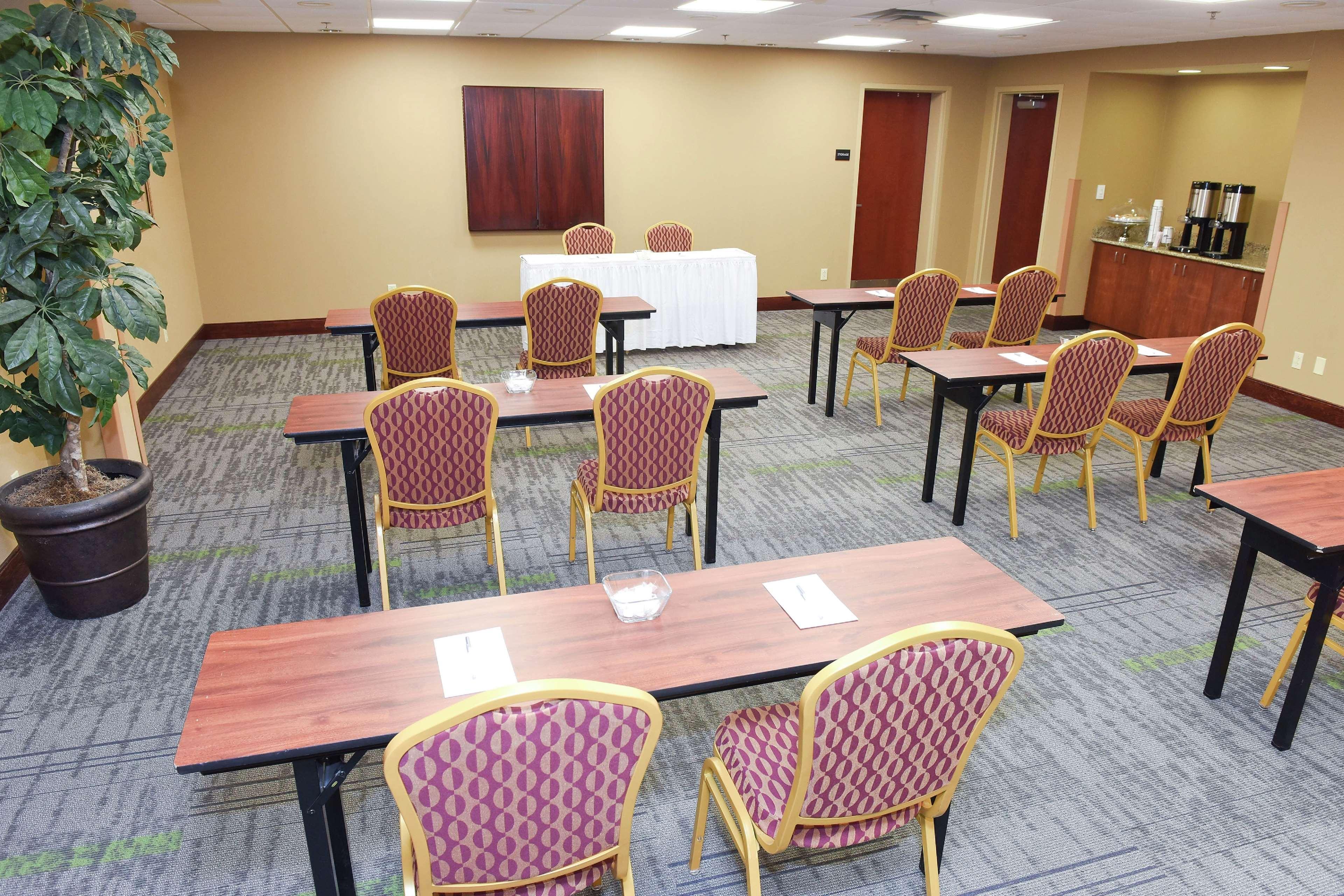 Hampton Inn & Suites Madisonville Bagian luar foto