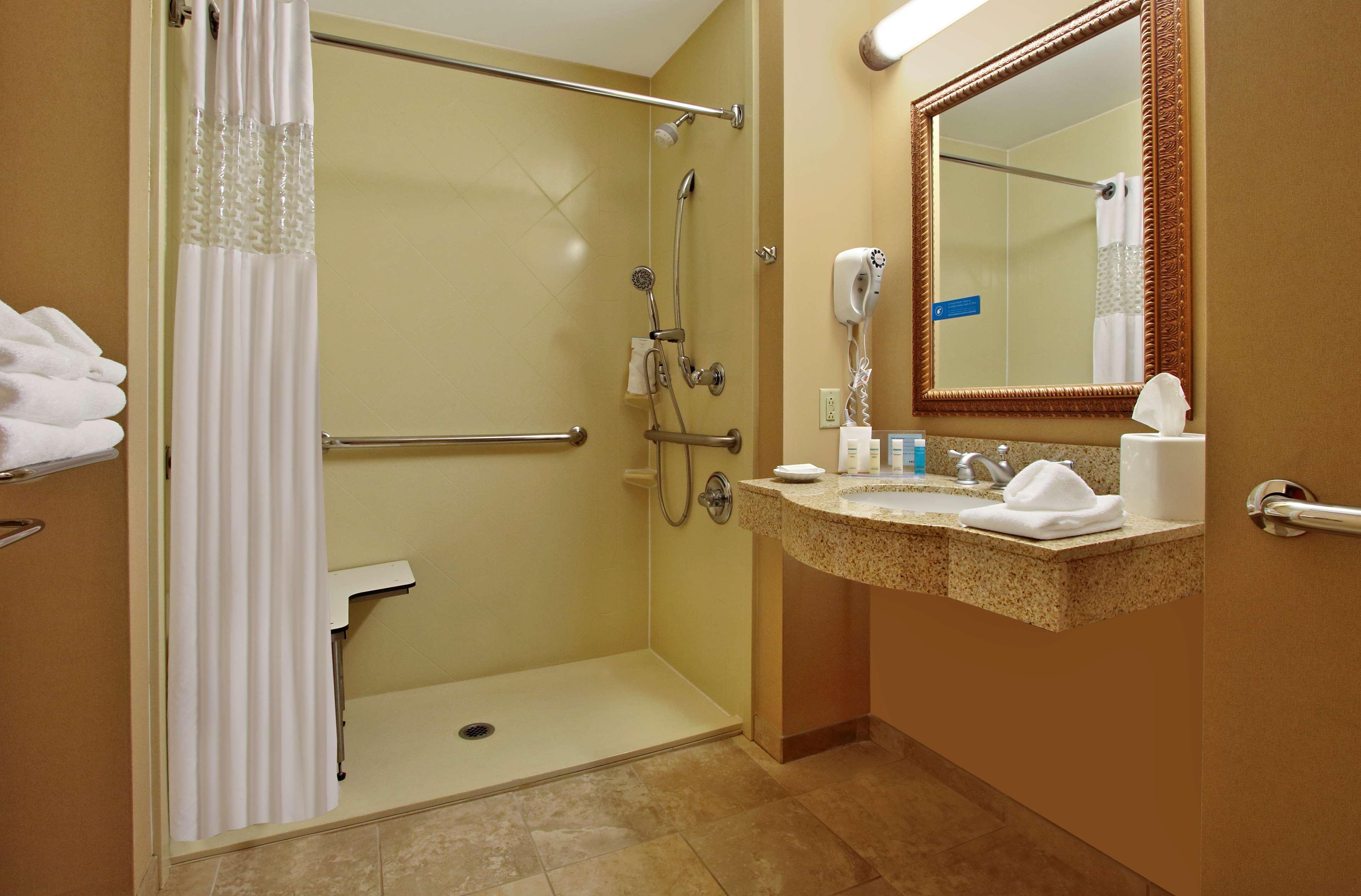 Hampton Inn & Suites Madisonville Bagian luar foto