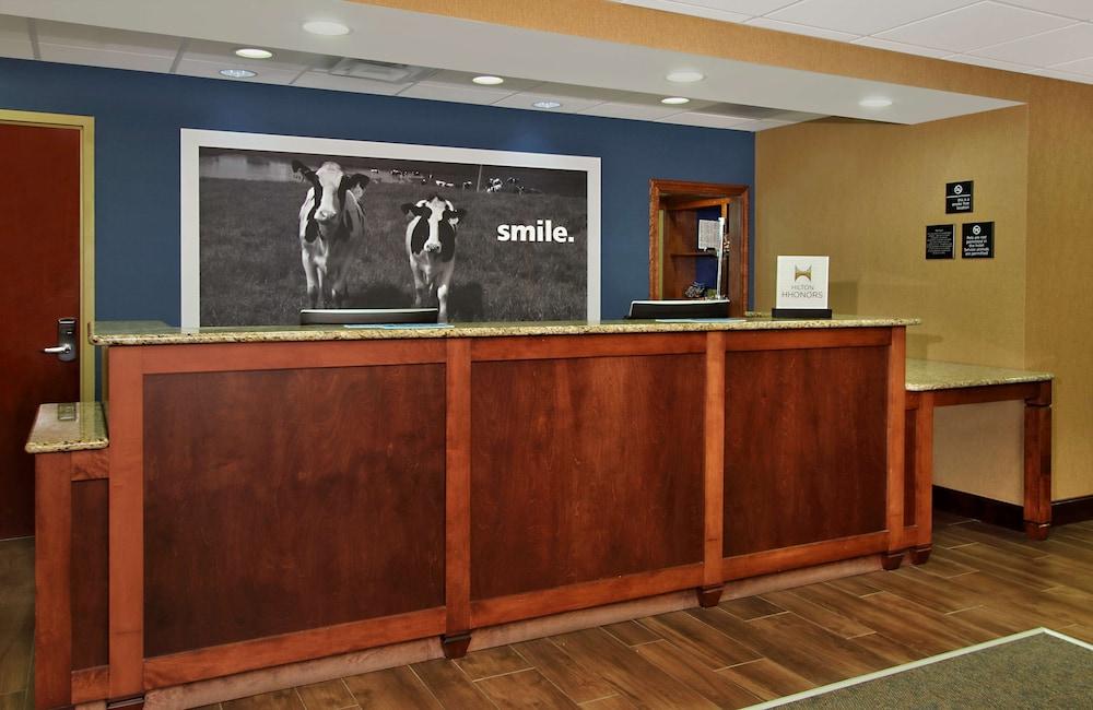 Hampton Inn & Suites Madisonville Bagian luar foto
