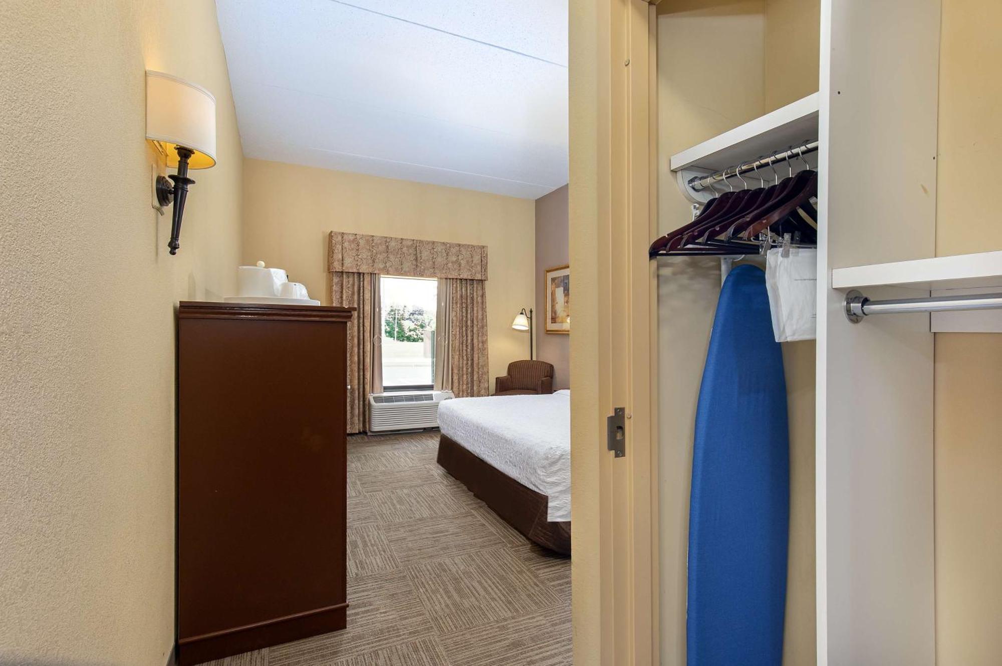 Hampton Inn & Suites Madisonville Bagian luar foto