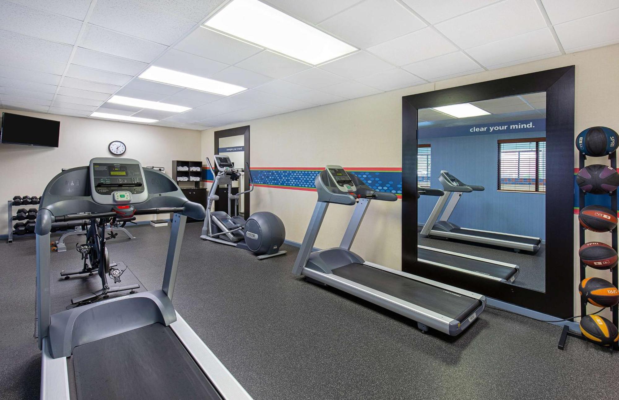 Hampton Inn & Suites Madisonville Bagian luar foto