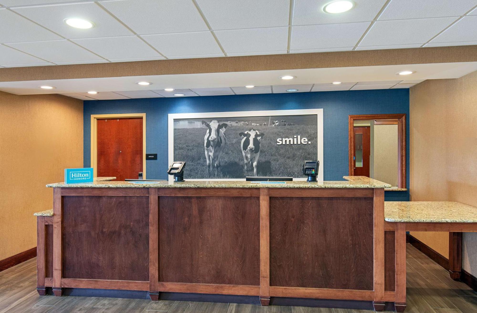 Hampton Inn & Suites Madisonville Bagian luar foto
