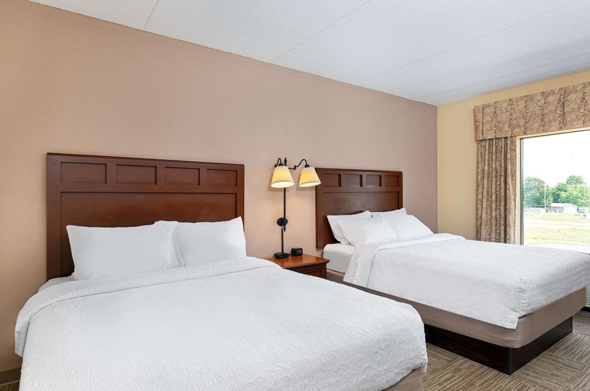 Hampton Inn & Suites Madisonville Bagian luar foto