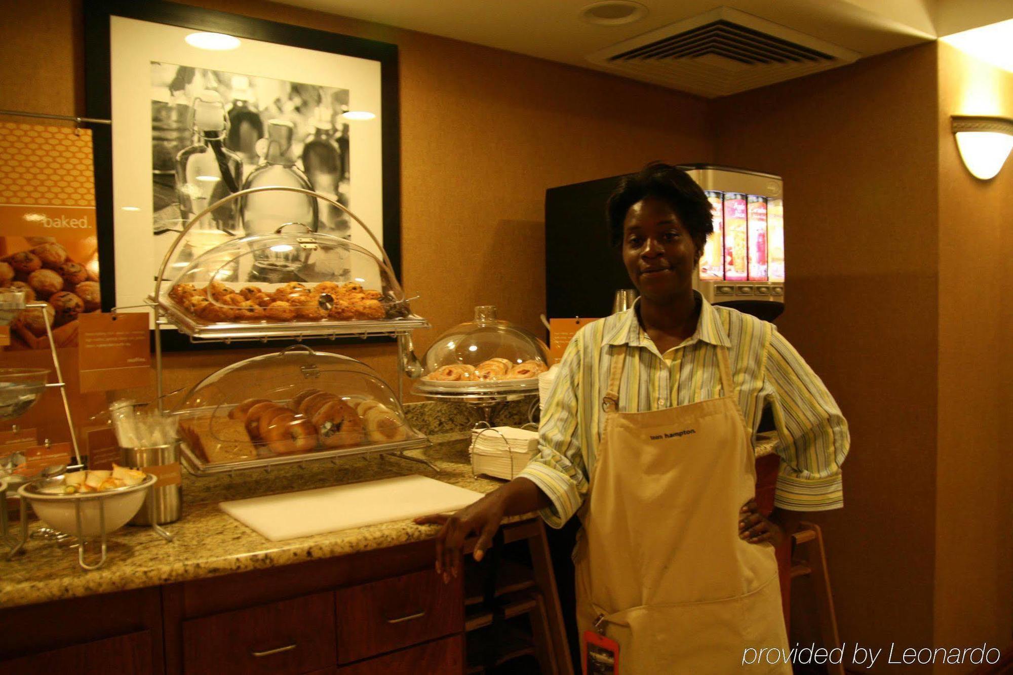 Hampton Inn & Suites Madisonville Restoran foto