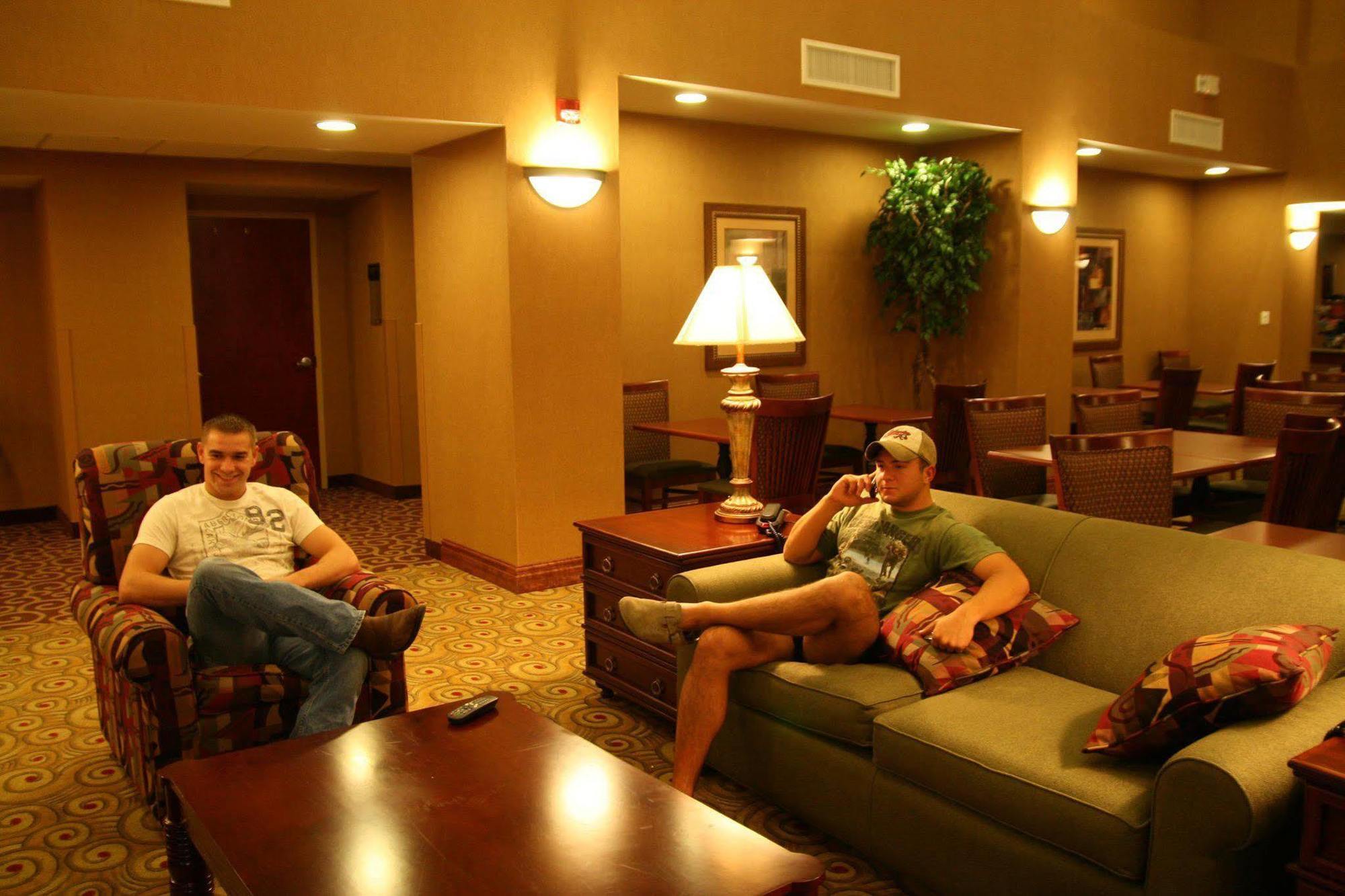 Hampton Inn & Suites Madisonville Bagian luar foto