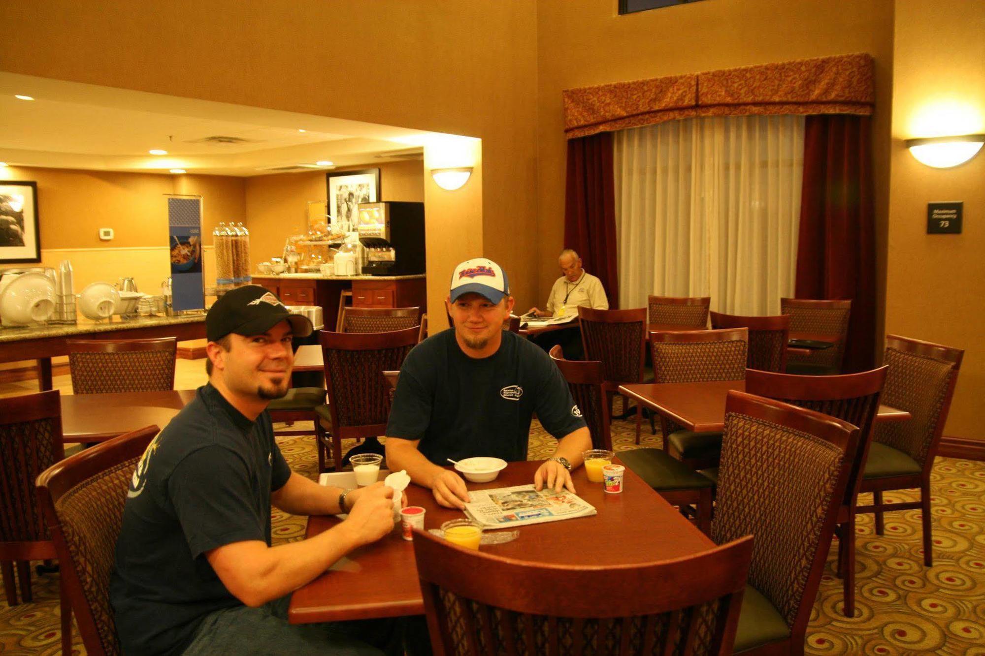 Hampton Inn & Suites Madisonville Restoran foto
